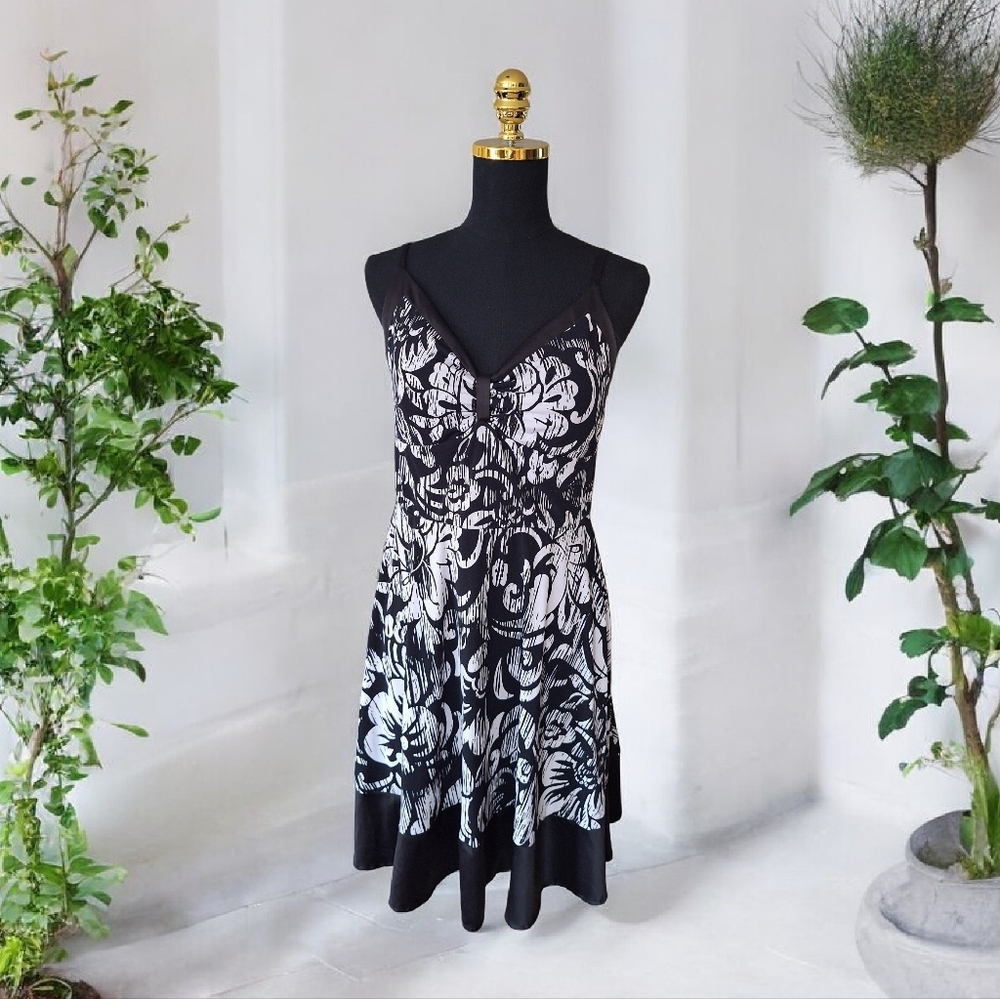 Chic Black and White Floral Mini Dress